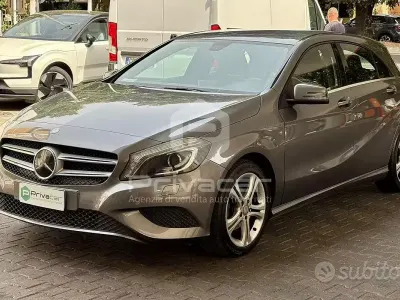 Usata Mercedes A180 109 CV (80 kW) 2015 Grigio Utilitaria