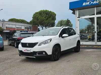 Usata Peugeot 2008 Active 99 CV (72 kW) 2017 Bianco SUV