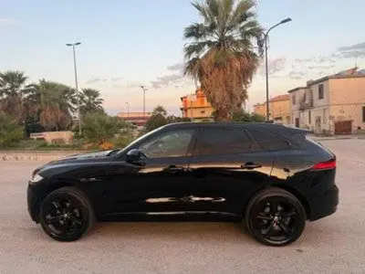 Usata Jaguar F-Pace Portfolio 179 CV (131 kW) 2017 Nero SUV