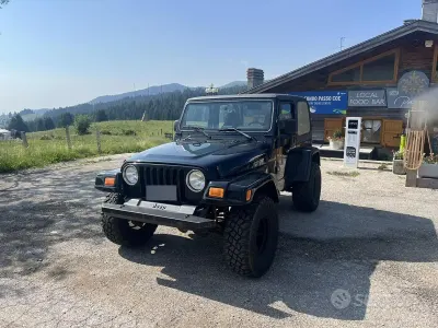Usata Jeep Wrangler Sport 177 CV (130 kW) 1999 Nero SUV