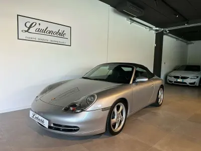 Usata Porsche 911 Carrera Cabriolet 300 CV (220 kW) 2001 Argento Cabrio
