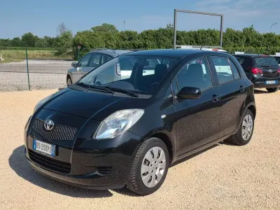 Usata Toyota Yaris 69 CV (50 kW) 2008 Nero Utilitaria
