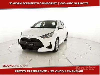 Nuova Toyota Yaris Hybrid Active 2025 Bianco Berlina