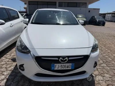 Usata Mazda 2 Exceed 105 CV (77 kW) 2017 Bianco Berlina