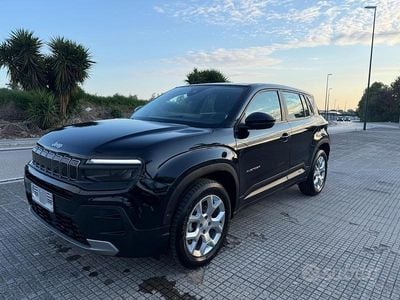 Käytetty Jeep Avenger Longitude 101 HP (74 kW) 2024 Musta Katumaasturi