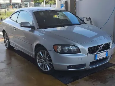 Usata Volvo C70 Momentum 179 CV (131 kW) 2008 Argento Cabrio