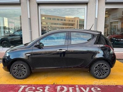 Usata Lancia Ypsilon Silver 69 CV (50 kW) 2023 Nero Utilitaria
