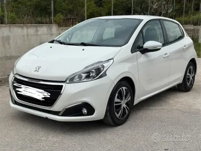 Usata Peugeot 208 Allure 75 CV (55 kW) 2018 Bianco Utilitaria