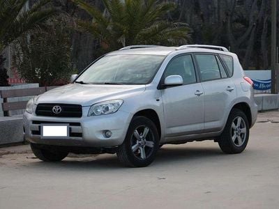 Second-hand Toyota RAV4 136 CP (100 kW) 2008 Argintiu SUV