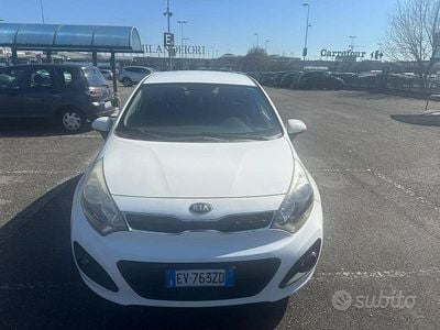 Usata Kia Rio 85 CV (62 kW) 2014 Bianco Berlina