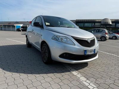 Usata Lancia Ypsilon 69 CV (50 kW) 2018 Grigio Utilitaria