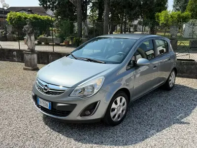 Begagnad Opel Corsa Cosmo 85 HK (62 kW) 2011 Grå Halvkombi