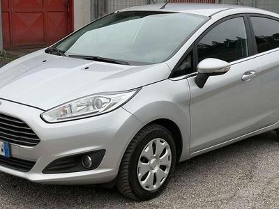Usata Ford Fiesta Titanium 75 CV (55 kW) 2015 Argento Berlina