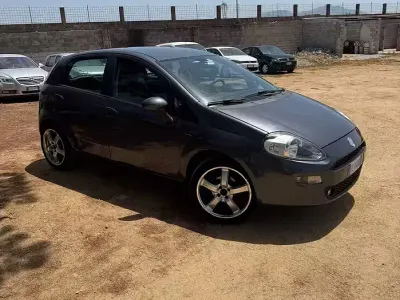 Usata Fiat Punto Lounge 69 CV (50 kW) 2014 Grigio Utilitaria