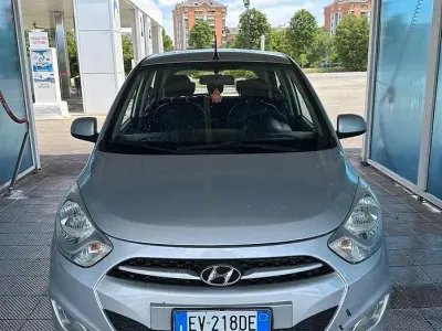 Usata Hyundai i10 Edition 69 CV (50 kW) 2014 Grigio Utilitaria