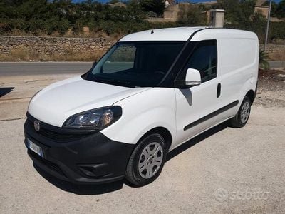 Usata Fiat Doblò 105 CV (77 kW) 2018 Bianco Monovolume