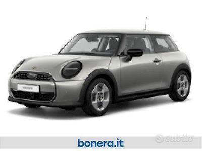 Melting silver iii Usata 2024 Mini Cooper Essential Utilitaria | 29.900 € (Molto cara)