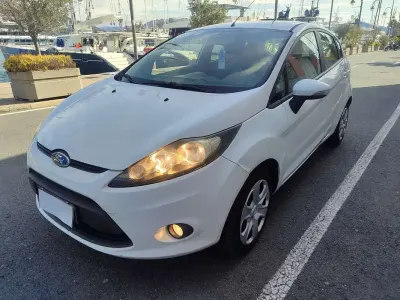 Usata Ford Fiesta Titanium 82 CV (60 kW) 2009 Bianco Utilitaria