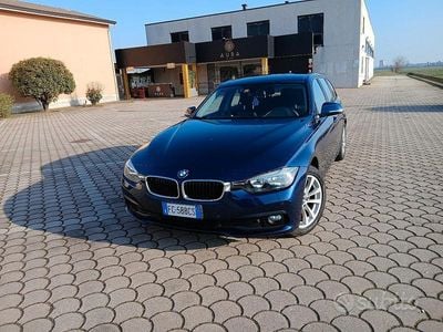 Usata BMW 320 Advantage 190 CV (139 kW) 2015 Blu Berlina