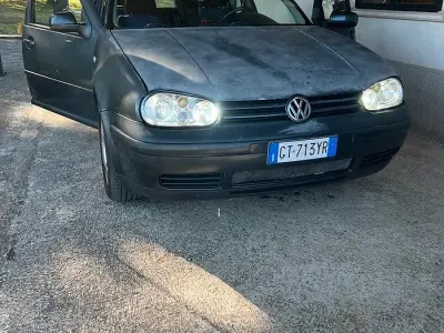 Usata VW Golf IV 110 CV (80 kW) 2001 Bluazzurro Berlina