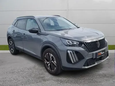 Usata Peugeot 2008 Allure 130 CV (95 kW) 2023 Grigio alluminio SUV