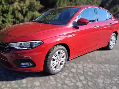 Usata Fiat Tipo Lounge 95 CV (69 kW) 2016 Rosso Berlina