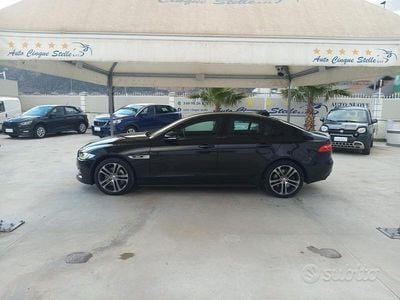 Usata Jaguar XE R 180 CV (132 kW) 2017 Nero Berlina