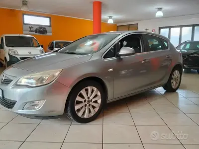 Usata Opel Astra Cosmo 110 CV (80 kW) 2010 Grigio Berlina