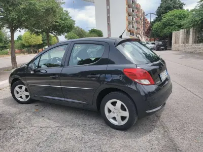 Usata Peugeot 207 68 CV (50 kW) 2011 Nero Berlina