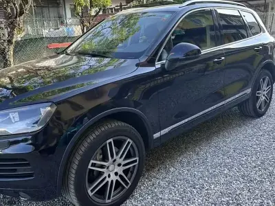 Usata VW Touareg 240 CV (176 kW) 2011 Nero SUV