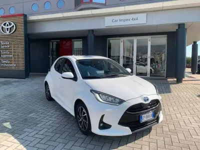 Usata Toyota Yaris Hybrid Trend 116 CV (85 kW) 2023 Bianco Berlina