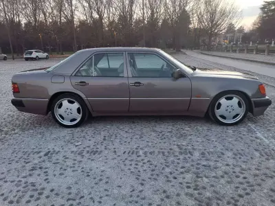 Usata Mercedes E500 326 CV (239 kW) 1992 Berlina