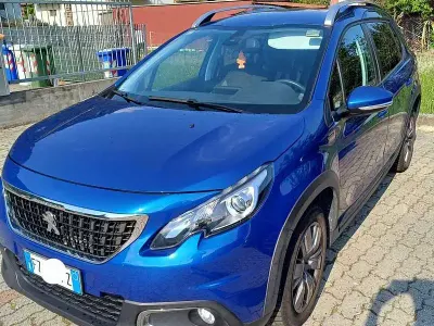 Usata Peugeot 2008 Signature Sky 110 CV (80 kW) 2019 SUV