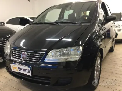 Käytetty Fiat Idea 77 HP (56 kW) 2010 Musta Tila-auto