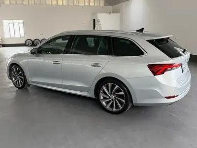 Usata Skoda Octavia 150 CV (110 kW) 2021 Grigio Station wagon