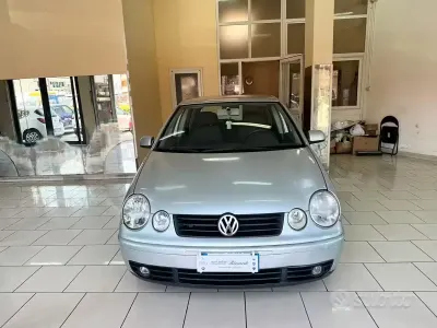 Usado VW Polo Comfortline 75 CV (55 kW) 2004 Gris Utilitario