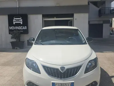 Usata Lancia Ypsilon Gold 69 CV (50 kW) 2022 Bianco Utilitaria