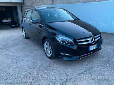 Usata Mercedes B180 136 CV (100 kW) 2018 Nero Monovolume