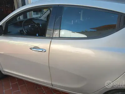Usata Lancia Ypsilon 69 CV (50 kW) 2012 Grigio Utilitaria