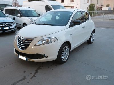 Usata Lancia Ypsilon Gold 69 CV (50 kW) 2012 Bianco Utilitaria