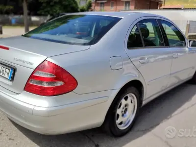 Usata Mercedes E200 Avantgarde 163 CV (119 kW) 2004 Grigio Berlina