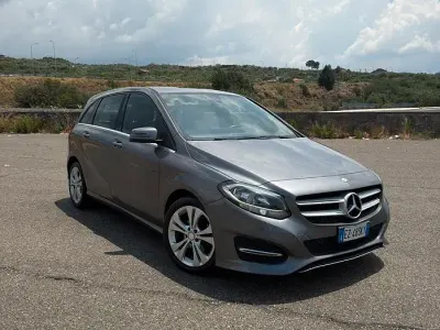Usata Mercedes B180 Premium 109 CV (80 kW) 2015 Grigio Utilitaria