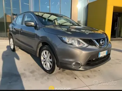 Usata Nissan Qashqai Acenta 131 CV (96 kW) 2016 Grigio SUV