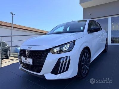 Begagnad Peugeot 208 Allure 100 HK (73 kW) 2024 Vit Halvkombi