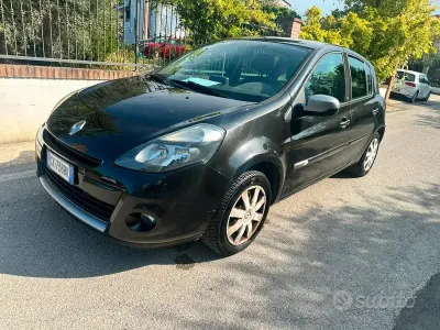 Usata Renault Clio II 75 CV (55 kW) 2010 Berlina