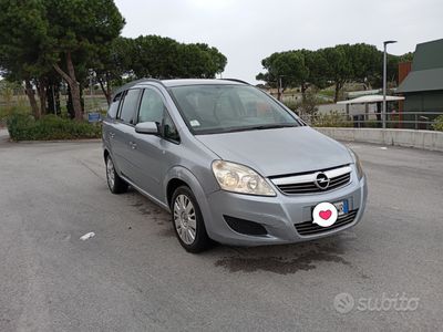 usata Opel Zafira anno 2009 CC 1.6 benzina e metano casa