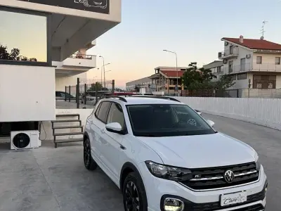 Usata VW T-Cross R-line 95 CV (69 kW) 2022 Bianco SUV