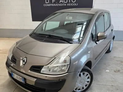 Usata Renault Modus Expression 75 CV (55 kW) 2010 Marrone Monovolume