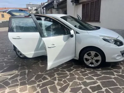Usata Renault Scenic E-Tech Luxe 131 CV (96 kW) 2011 Monovolume