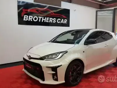 Begagnad Toyota Yaris 261 HK (191 kW) 2024 Vit Halvkombi